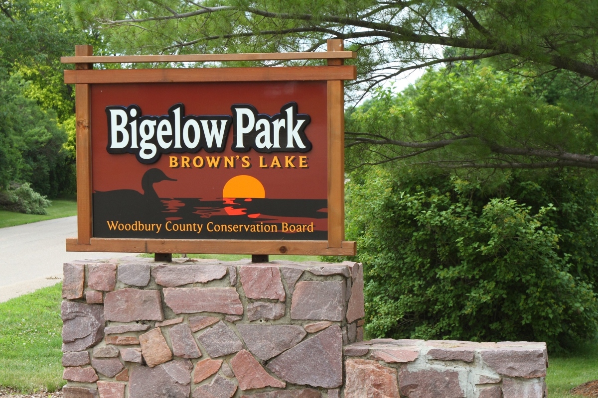 Browns Lake Sign